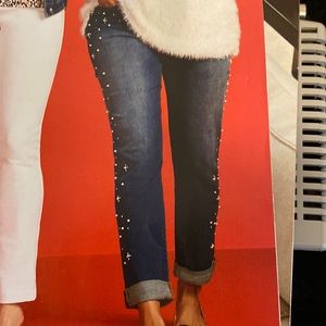 Gorgeous pearl detailed boyfriend jeans!